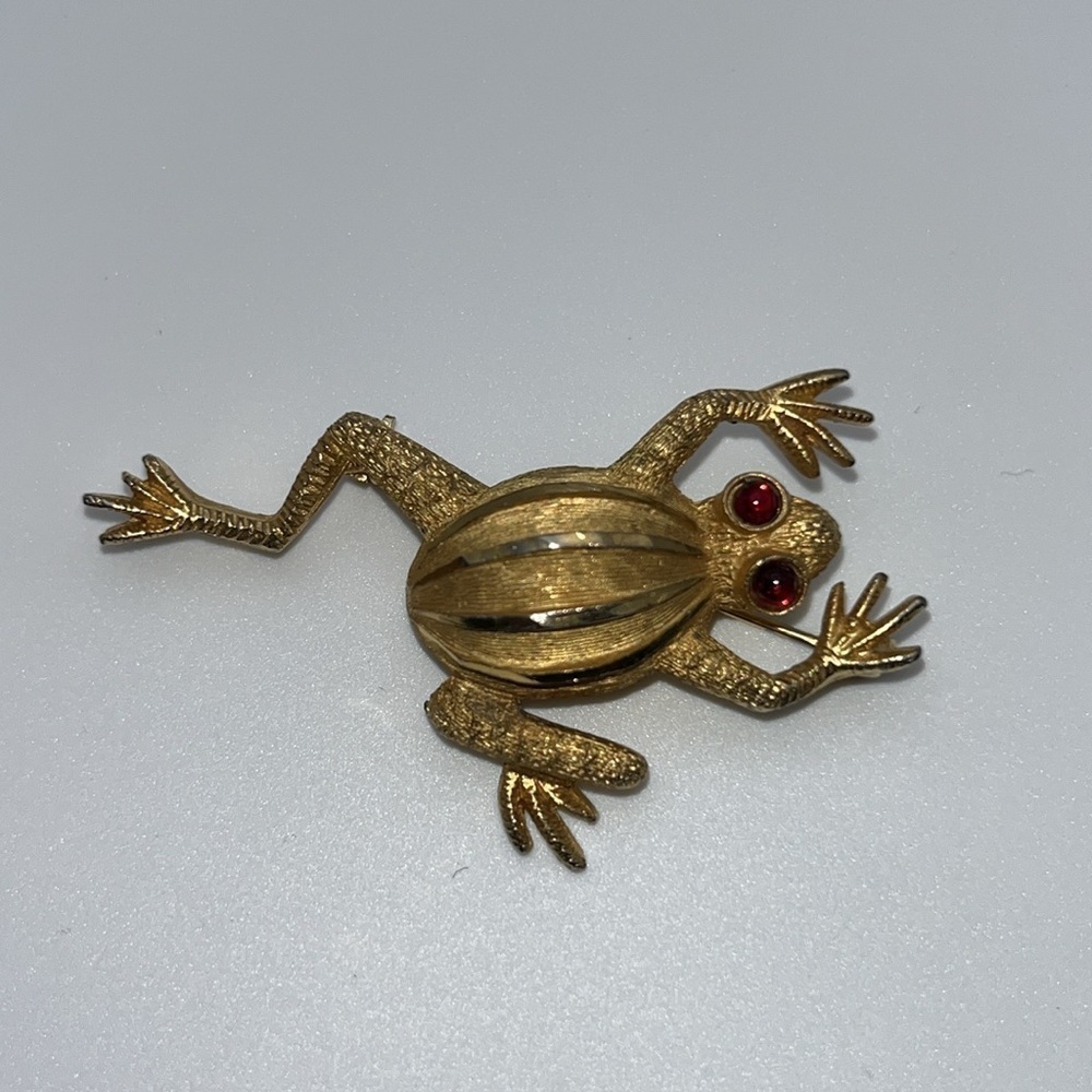 Vintage gold tone textured froggy frog pin brooch red eyes - Picture 11 of 11